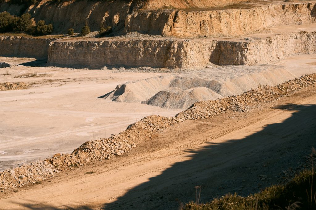 Поставка песка 3-х <br />
типов на выбор